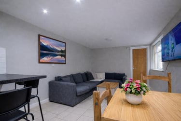 8 bed house, Merthyr Street, Cathays, Cardiff, CF244JL - Image 1